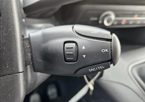 Toyota Proace City Verso cena 77900 przebieg: 77000, rok produkcji 2020 z Międzyrzecz małe 106